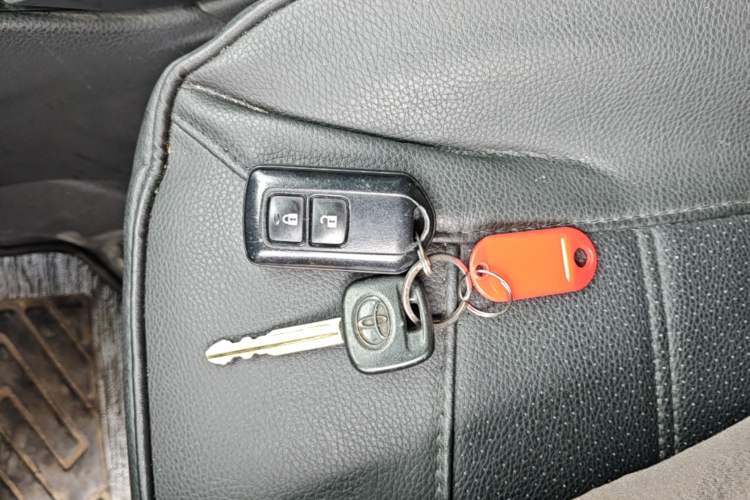 Used Toyota YARiS L Zhi Xiang 2017 1.5E CVT Dynamic Edition Vehicle Key