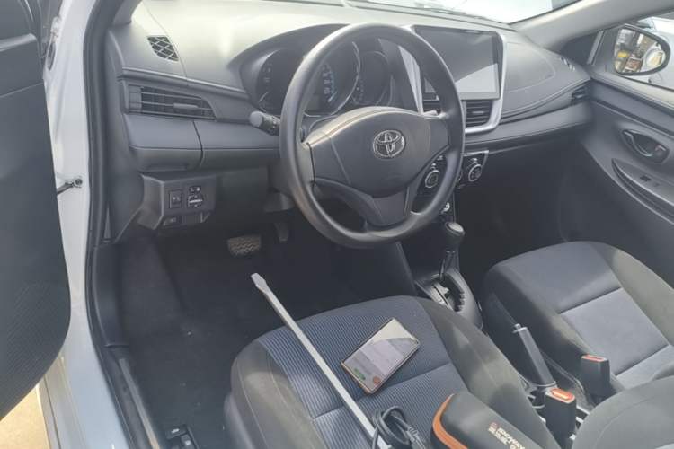 Used Toyota YARiS L Zhi Xiang 2018 1.5E CVT Champion Limited Edition Center Console