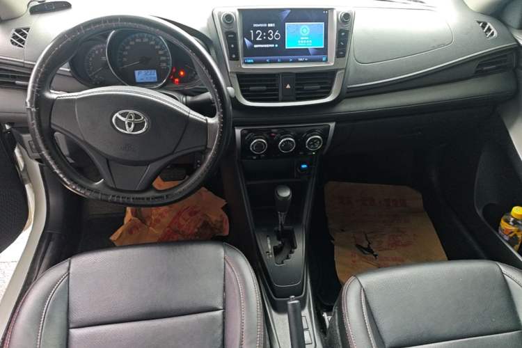 Used Toyota YARiS L Zhi Xiang 2018 1.5E CVT Champion Limited Edition Center Console