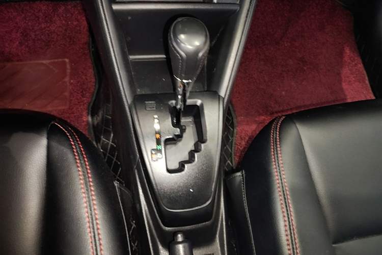 Used Toyota YARiS L Zhi Xiang 2018 1.5E CVT Champion Limited Edition Gear Lever