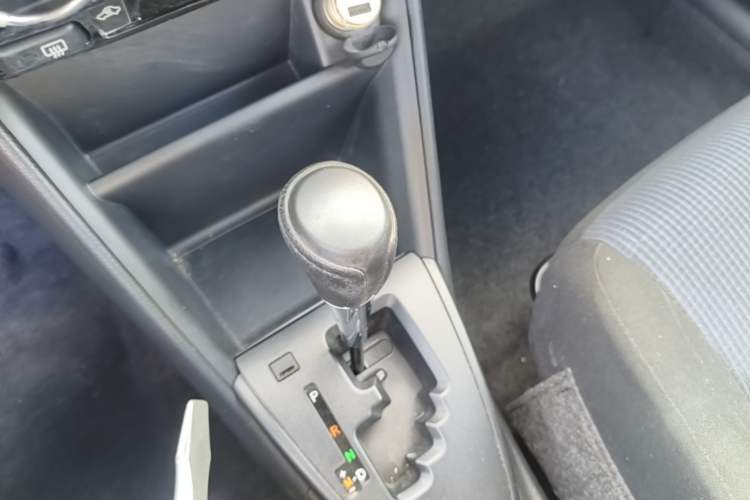 Used Toyota YARiS L Zhi Xiang 2018 1.5E CVT Champion Limited Edition Gear Lever