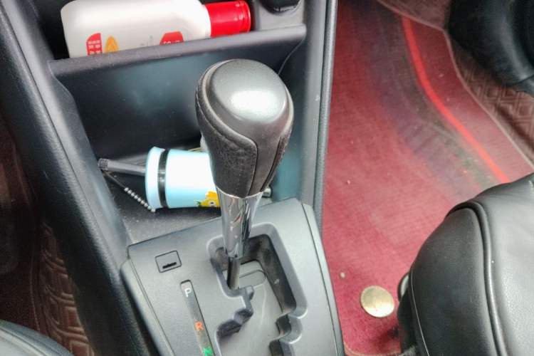 Used Toyota YARiS L Zhi Xiang 2018 1.5E CVT Champion Limited Edition Gear Lever