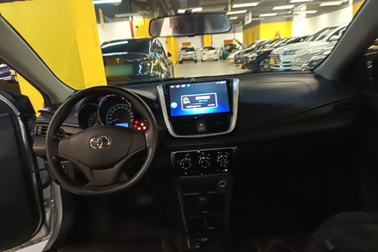 Used Toyota YARiS L Zhi Xiang 2019 1.5E CVT Dynamic Edition China VI compliant Center Console