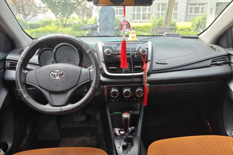 Used Toyota YARiS L Zhi Xiang 2019 1.5E CVT Dynamic Edition China VI compliant Center Console
