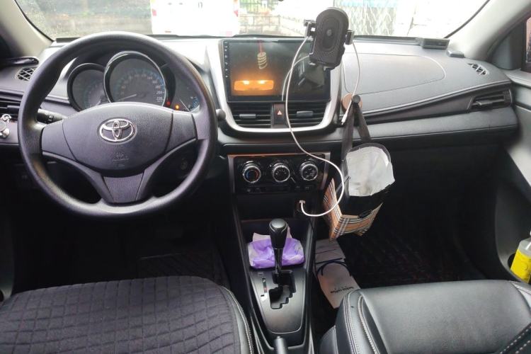 Used Toyota YARiS L Zhi Xiang 2019 1.5E CVT Dynamic Edition China VI compliant Center Console