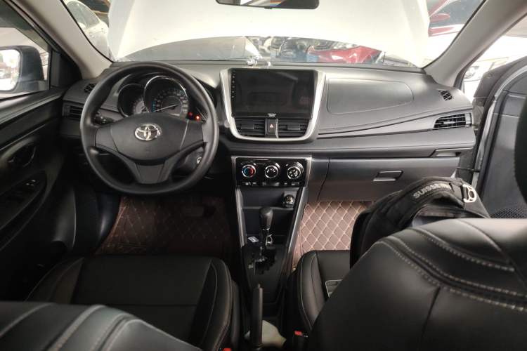 Used Toyota YARiS L Zhi Xiang 2019 1.5E CVT Dynamic Edition China VI compliant Center Console