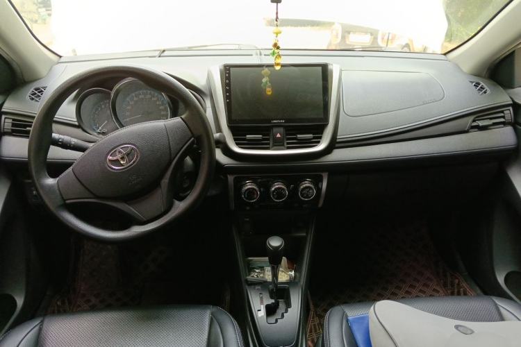Used Toyota YARiS L Zhi Xiang 2019 1.5E CVT Dynamic Edition China VI compliant Center Console