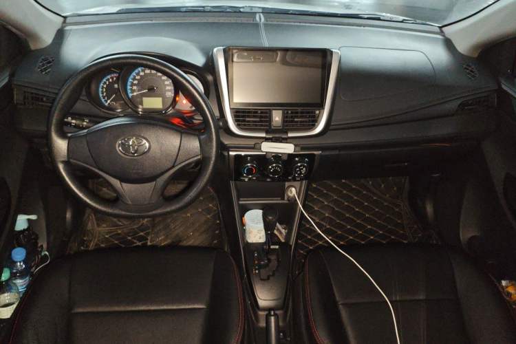 Used Toyota YARiS L Zhi Xiang 2019 1.5E CVT Dynamic Edition China VI compliant Center Console
