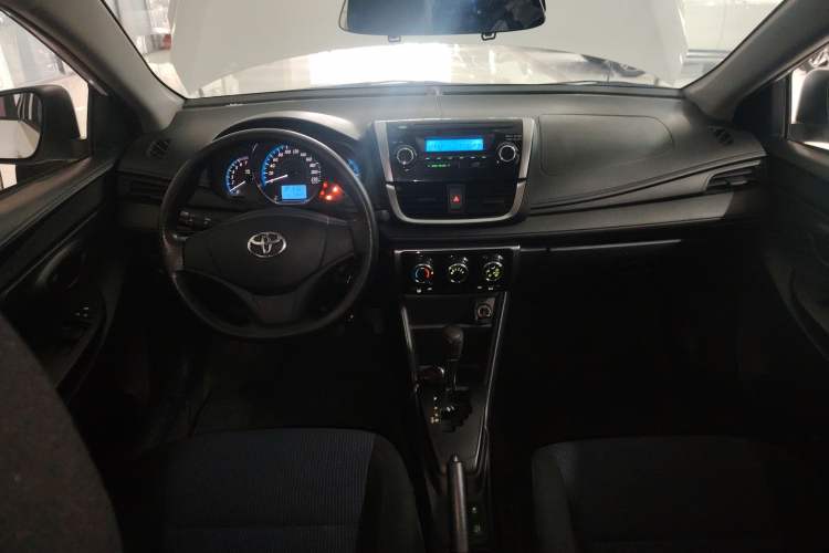 Used Toyota YARiS L Zhi Xiang 2019 1.5E CVT Dynamic Edition China VI compliant Center Console