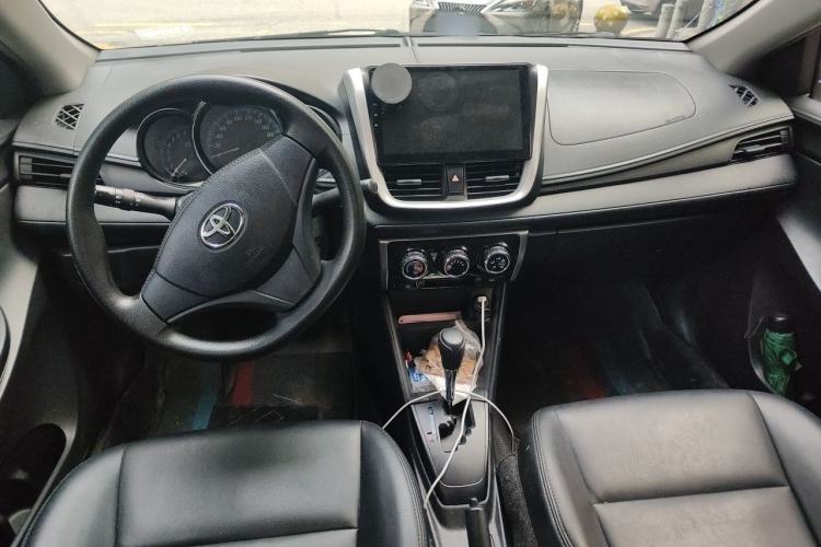 Used Toyota YARiS L Zhi Xiang 2019 1.5E CVT Dynamic Edition China VI compliant Center Console