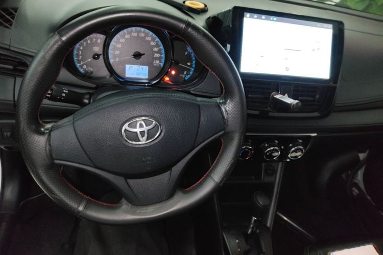 Used Toyota YARiS L Zhi Xiang 2019 1.5E CVT Dynamic Edition China VI compliant Center Console