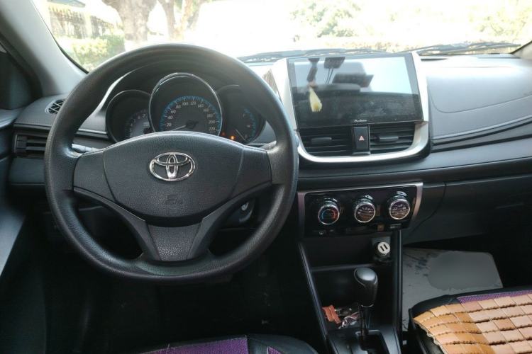 Used Toyota YARiS L Zhi Xiang 2019 1.5E CVT Dynamic Edition China VI compliant Center Console