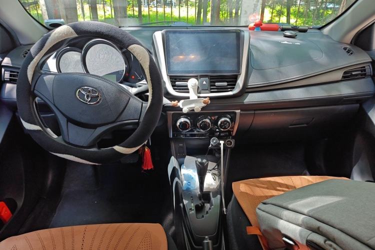 Used Toyota YARiS L Zhi Xiang 2019 1.5E CVT Dynamic Edition China VI compliant Center Console