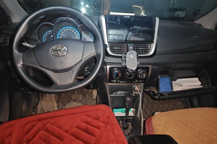 Used Toyota YARiS L Zhi Xiang 2019 1.5E CVT Dynamic Edition China VI compliant Center Console