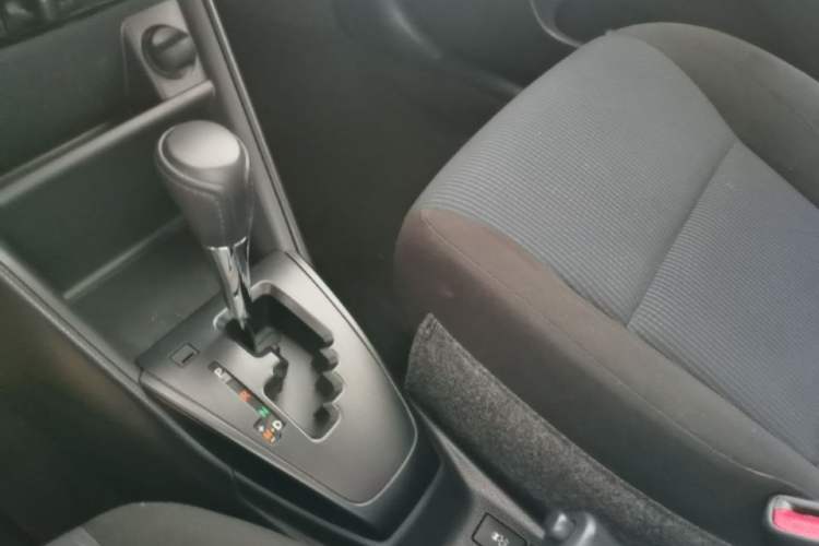 Used Toyota YARiS L Zhi Xiang 2019 1.5G CVT Xuan Dong Edition China VI standard Gear Lever