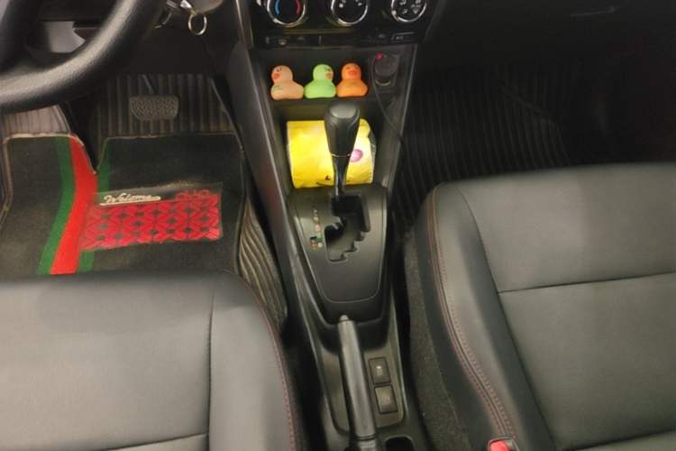 Used Toyota YARiS L Zhi Xiang 2019 1.5E CVT Dynamic Edition China VI compliant Gear Lever