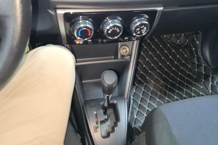 Used Toyota YARiS L Zhi Xiang 2019 1.5E CVT Dynamic Edition China VI compliant Gear Lever