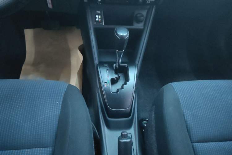 Used Toyota YARiS L Zhi Xiang 2019 1.5E CVT Dynamic Edition China VI compliant Gear Lever