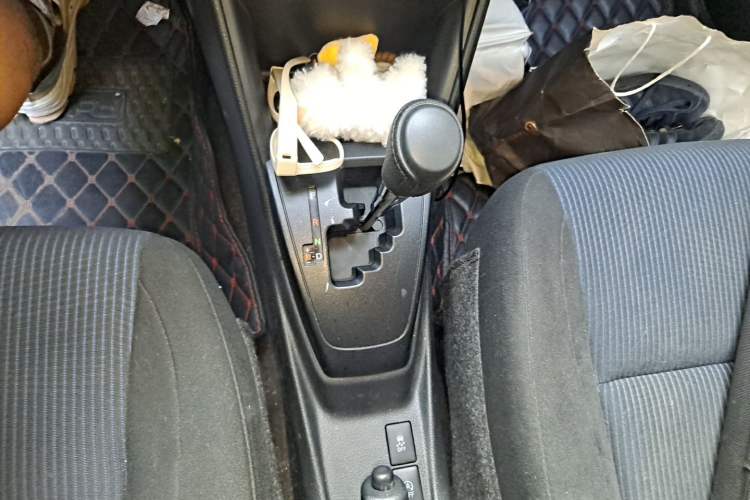 Used Toyota YARiS L Zhi Xiang 2019 1.5E CVT Dynamic Edition China VI compliant Gear Lever