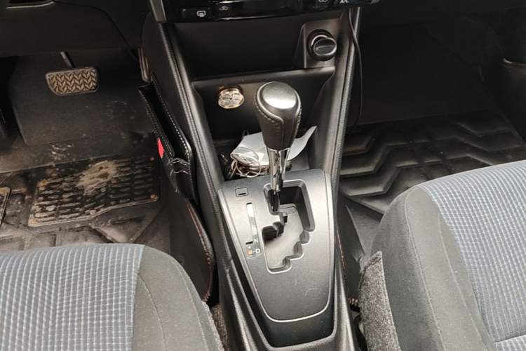Used Toyota YARiS L Zhi Xiang 2019 1.5E CVT Dynamic Edition China VI compliant Gear Lever