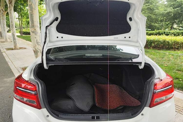 Used Toyota YARiS L Zhi Xiang 2019 1.5E CVT Dynamic Edition China VI compliant Trunk