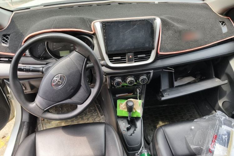 Used Toyota YARiS L Zhi Xiang 2020 1.5L CVT Leading Edition Center Console