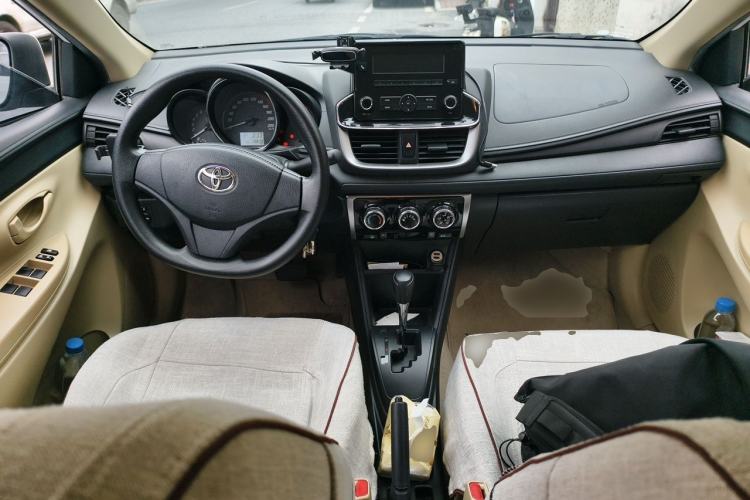 Used Toyota YARiS L Zhi Xiang 2020 1.5L CVT Leading Edition Center Console