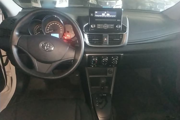 Used Toyota YARiS L Zhi Xiang 2020 1.5L CVT Leading Edition Center Console