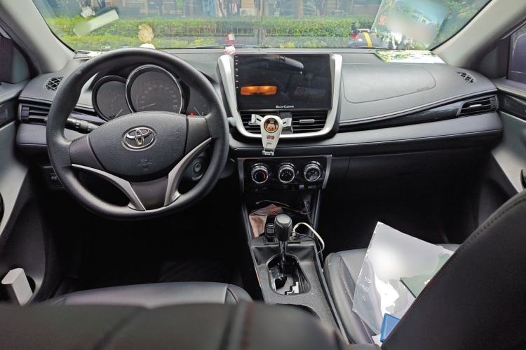 Used Toyota YARiS L Zhi Xiang 2020 1.5L CVT Luxury Edition Center Console