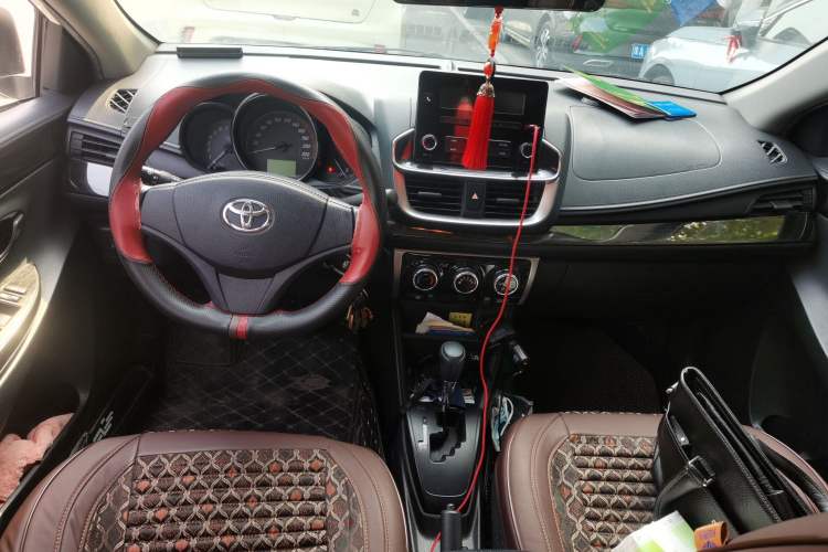 Used Toyota YARiS L Zhi Xiang 2020 1.5L CVT Leading Edition Center Console