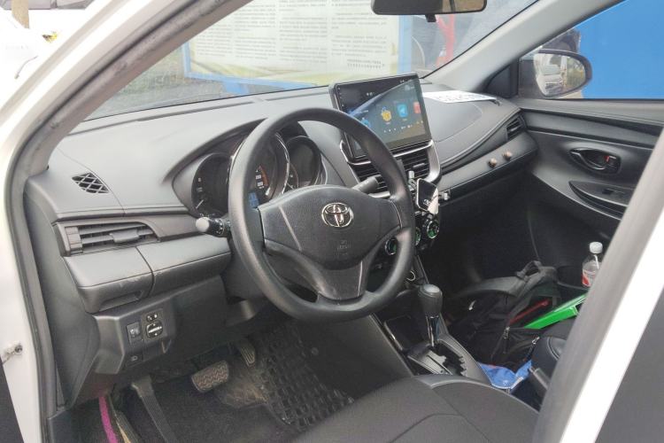Used Toyota YARiS L Zhi Xiang 2020 1.5L CVT Leading Edition Center Console
