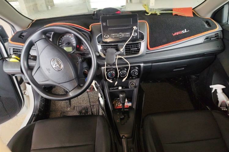 Used Toyota YARiS L Zhi Xiang 2020 1.5L CVT Leading Edition Center Console