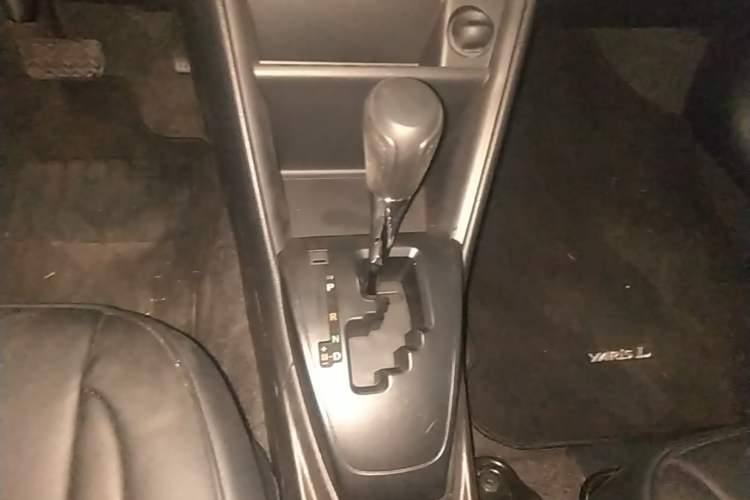 Used Toyota YARiS L Zhi Xiang 2020 1.5L CVT Leading Edition Gear Lever
