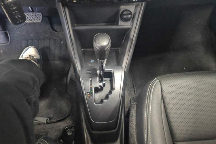Used Toyota YARiS L Zhi Xiang 2020 1.5L CVT Leading Edition Gear Lever