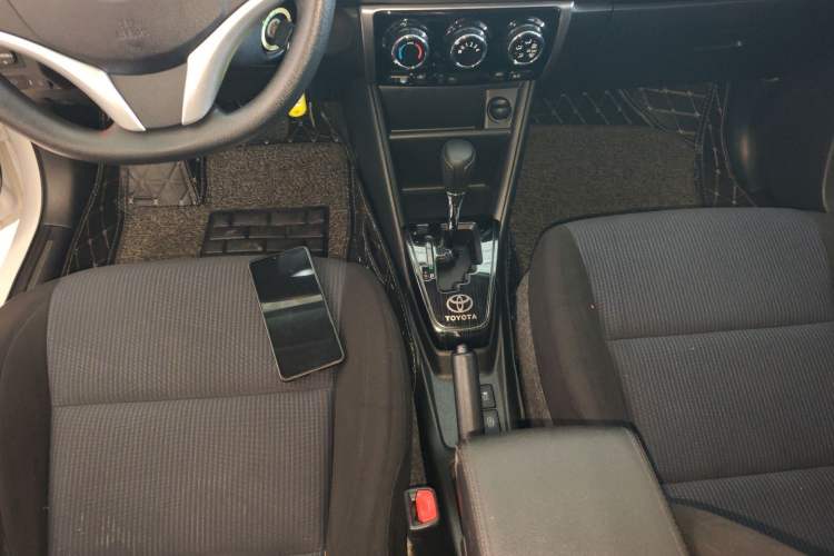 Used Toyota YARiS L Zhi Xiang 2020 1.5L CVT Leading Edition Gear Lever