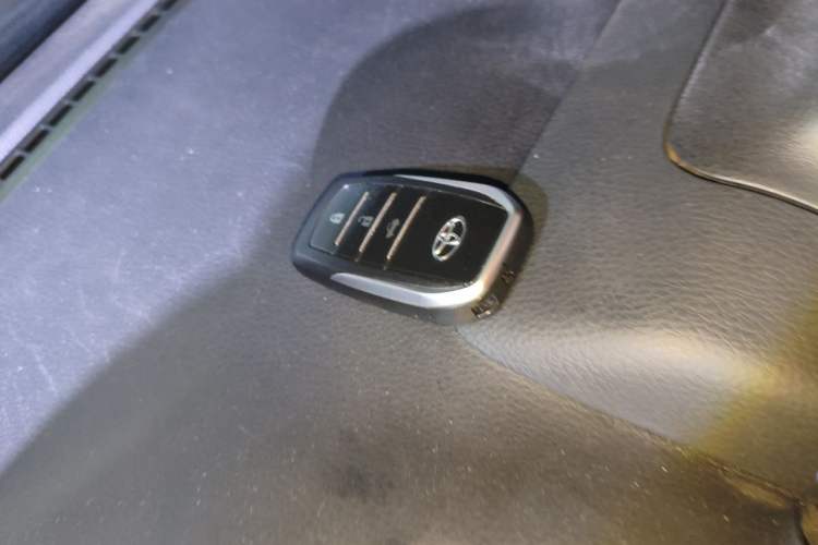 Used Toyota YARiS L Zhi Xiang 2020 1.5L CVT Leading Edition Vehicle Key