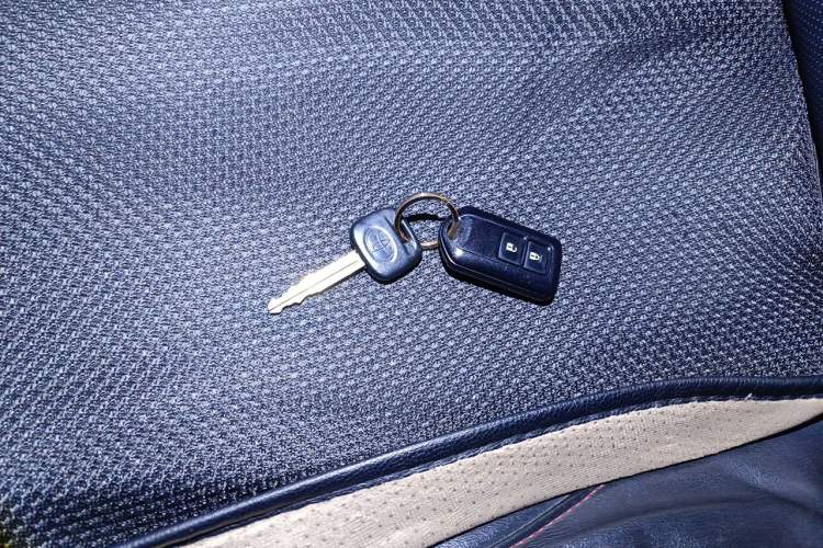 Used Toyota YARiS L Zhi Xiang 2020 1.5L CVT Luxury Edition Vehicle Key