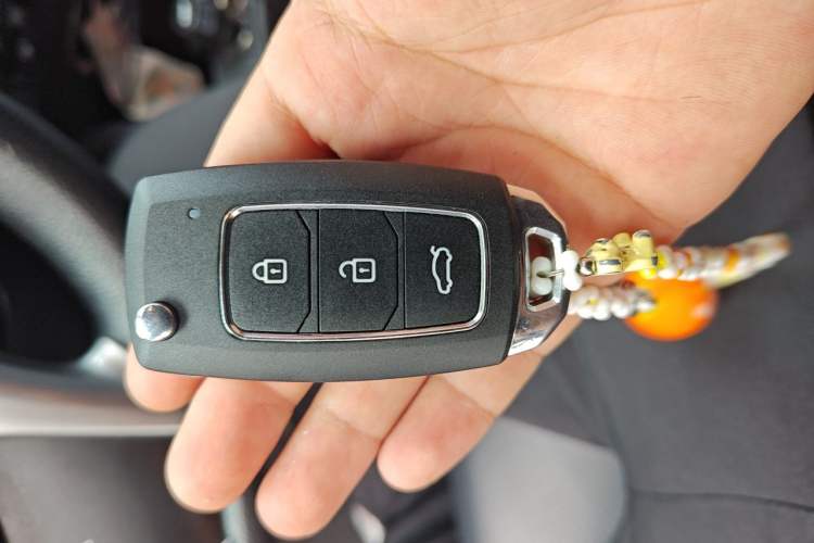 Used Toyota YARiS L Zhi Xiang 2020 1.5L CVT Luxury Edition Vehicle Key