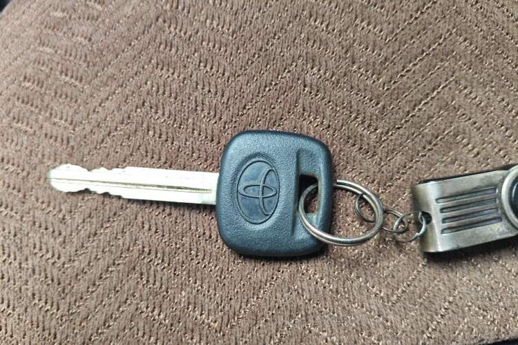 Used Toyota YARiS L Zhi Xiang 2020 1.5L CVT Leading Edition Vehicle Key