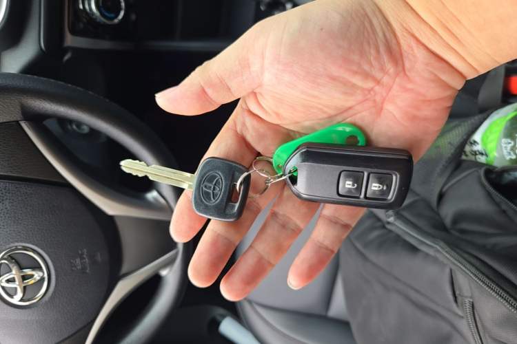 Used Toyota YARiS L Zhi Xiang 2020 1.5L CVT Luxury Edition Vehicle Key