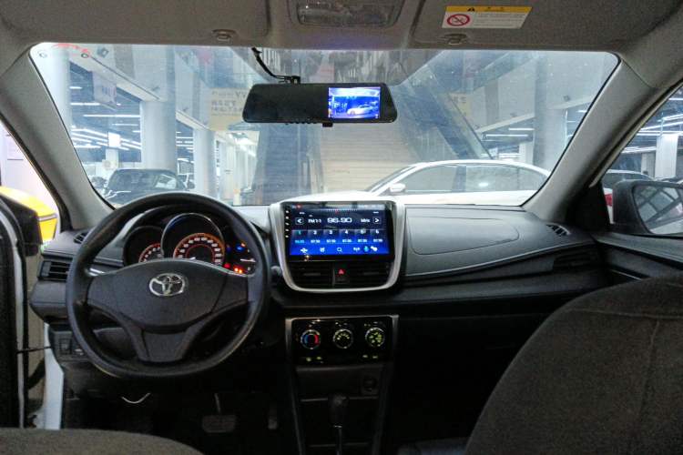 Used Toyota YARiS L Zhi Xiang 2021 1.5L CVT Leading Edition Center Console