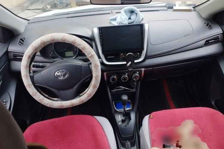 Used Toyota YARiS L Zhi Xiang 2021 1.5L CVT Luxury Edition Center Console