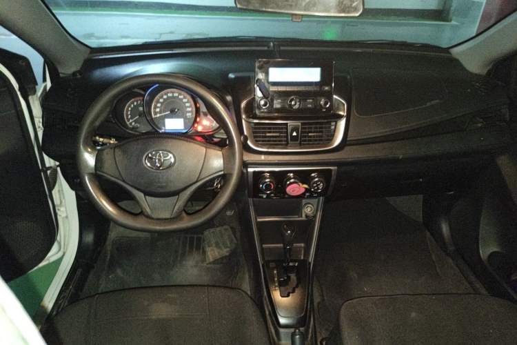 Used Toyota YARiS L Zhi Xiang 2021 1.5L CVT Leading Edition Center Console