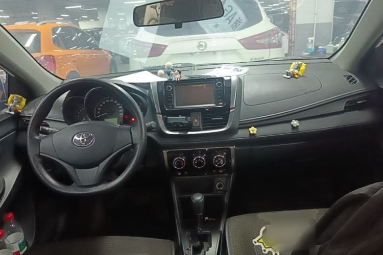 Used Toyota YARiS L Zhi Xiang 2021 1.5L CVT Leading Edition Center Console