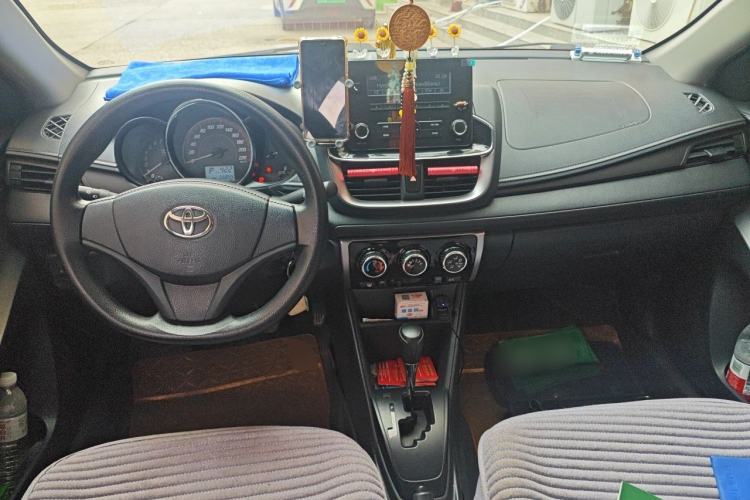 Used Toyota YARiS L Zhi Xiang 2021 1.5L CVT Leading Edition Center Console