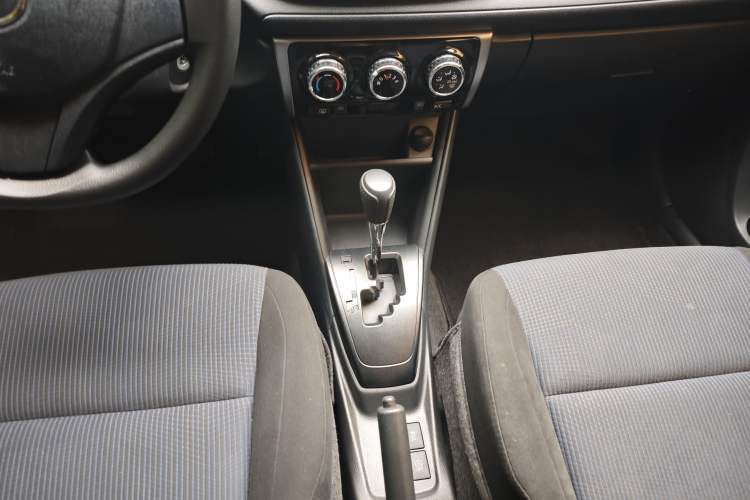 Used Toyota YARiS L Zhi Xiang 2021 1.5L CVT Leading Edition Gear Lever