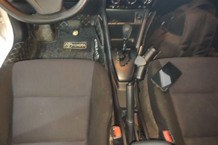 Used Toyota YARiS L Zhi Xiang 2021 1.5L CVT Leading Edition Gear Lever