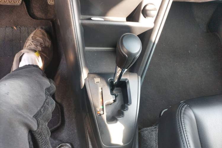 Used Toyota YARiS L Zhi Xiang 2021 1.5L CVT Leading Edition Gear Lever