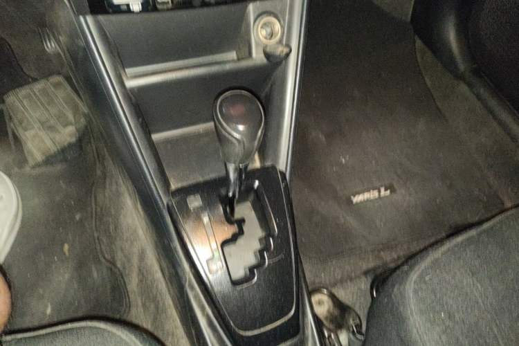 Used Toyota YARiS L Zhi Xiang 2021 1.5L CVT Leading Edition Gear Lever