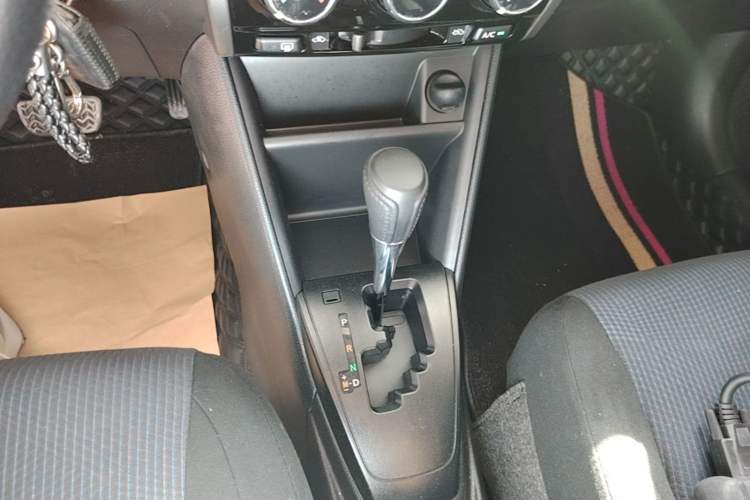 Used Toyota YARiS L Zhi Xiang 2021 1.5L CVT Leading Edition Gear Lever